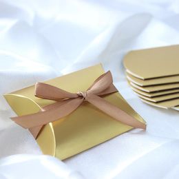 50 Boîtes-cadeaux de bonbons d'oreiller en or pour les mariages Christmas Baby Showers Engagement Parties Rembours 231227