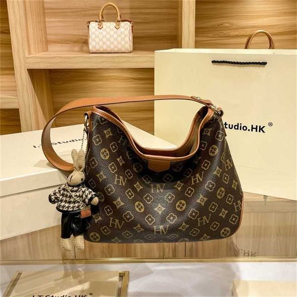 50% de réduction sur les ventes de liquidation Hong Kong véritable aisselles pour femmes avec grande capacité fourre-tout en cuir souple antique sac à bandoulière unique pour femme 2023 nouveau modèle modèle 542