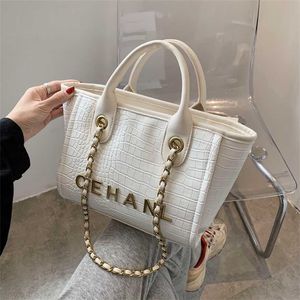 50% korting op de fabriek Online Westernized One Shoulder Large Bag for Dames Nieuwe Fashion Korean Edition Texture Capaciteit Simple Handbag Tote