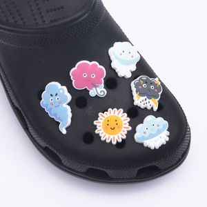 Precio de fábrica, diseño personalizado, logotipo de moda, hebillas decorativas cómodas de goma de Pvc suave para zapatos para niños