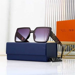 50% de réduction en gros des lunettes de soleil Nouveaux Ins pare-brise pour femmes Tide Anti UV Mesh Red Large Frame Lunettes de soleil