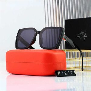 50% de DESCUENTO Venta al por mayor de gafas de sol New Little Horse Mujer Espejo Piernas Desgaste personalizado Gafas de sol Gafas de protección UV Rectas