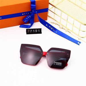 50% de réduction sur la vente en gros de lunettes de soleil New Polarized Box Lunettes de soleil Tall and Large Frame Fashion Driving Glasses for Women