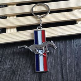 50 PCS Auto ST Keychain Badge Keyring Metalen Key Chain Ring Holder geschikt voor Ford Mustang 3D -auto -cadeau Running Horse Chrome Metal Echt