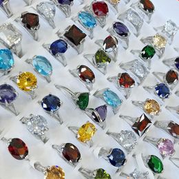 50 PCS Classic Colorful Gems Crystal Zircon Silver plaqué anneaux pour femmes Lots de bijoux en vrac LR034 240414