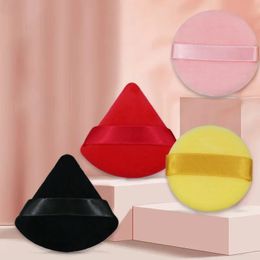 50 piezas Triángulo Polvo seco Puff Super suave Corto Esponjoso Miel Polvo Puff Color Maquillaje Herramienta de belleza Fan Shaped Powder Puff 240301