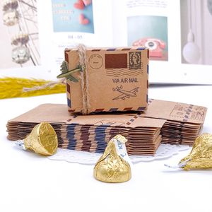 50 PCS Vintage Favors Boîte de bonbons Kraft Paper Travel Thème Airplane Air Mail Boîtes avec des souvenirs de fête de mariage suspendus à la boussole