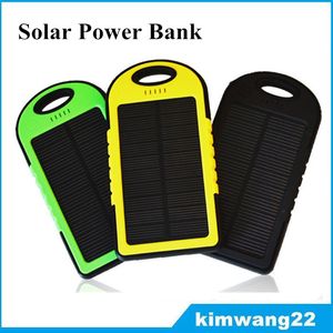 5000mAh Cargador solar y panel solar de la batería portátil para el teléfono celular Cámara portátil MP4 con linterna a prueba de agua a prueba de golpes