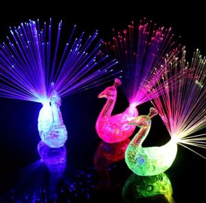 5000 Unids Luz de Dedo de Pavo Real Colorido LED Anillos de Iluminación Gadgets de Fiesta Niños Regalos de Juguete Inteligente DH93835