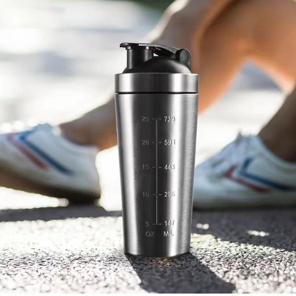 500750 ml 304 en acier inoxydable protéine poudre Shaker tasse Portable Fitness Sport bouteille d'eau étanche tasse Nutrition mélangeur 240102