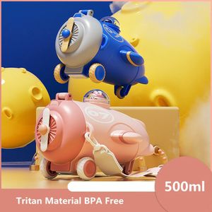 500 ml Fighter Aircraft Water fles voor kinderen met stro en riem schattig vliegtuigdrankje Travel School Tritan Material 240409