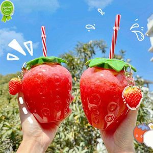 500 ml kawaii Aardbei waterfles Leuke aardbei Straw Water fles PP Milk Coffee Straw Sap Drinkware Kerstcadeau