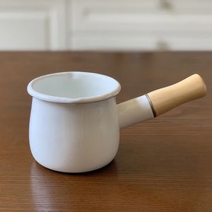 500 ml Mini émail café lait Pot avec manche en bois casserole ustensiles de cuisine pour bébé petit déjeuner avoine cuisson cuisinière à gaz Induction 240130