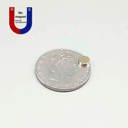 500 stks 5x1 5 * 1 mm Magneten N35 Permanente Bulk Kleine Ronde NDFEB Neodymium Disc Dia. 5mm Super Krachtige Sterke Zeldzame Aarde Magneet voor Sieraden Zakjes Gevallen