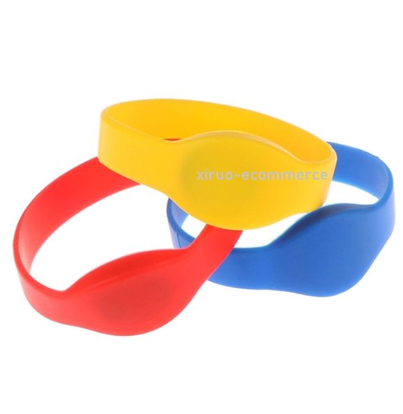 500 pcs Populaire 125 KHZ TK4100 RFID Tag Bracelet Silicone ID Bracelet Pas Cher Prix pour Événements contrôle d'accès Accepter L'impression