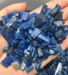 50 g hoogwaardige natuurlijke ruwe kyanietchips blauw kristalkwarts ruwe stenen mineraal specimen genezing1200406