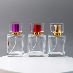 Bouteille de parfum rechargeable en verre carré de 50 ml vide flacons de pulvérisation de pompe d'atomiseur de maquillage coloré SN5326