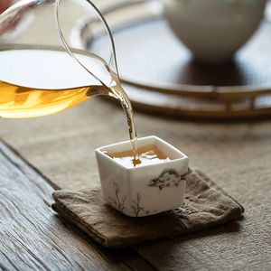 50 ml Quartet en porcelaine blanche Échantillon de thé à thé simple tasse à main à la main à l'encre peinture à thé tasse de ménage kung fu accessoires
