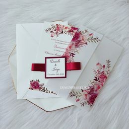 50 st Bloem bedrukte Vellum Wrap voor bruiloft Invitaton met bordeaux lint en tag diy aangepaste wenskaarten voor bruidsdouche 240328