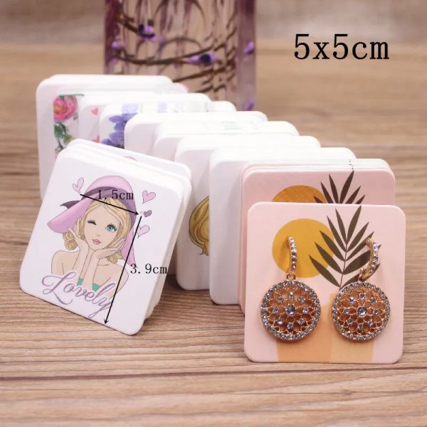 50pc / lot 5x5cm Vente chaude nouvelle bande dessinée Belle fille de clin d'œil / Take Photo Girl Stud Drop Package Package de boucle d'oreille Carte