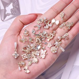 50pc Nail art de luxe aléatoire Jewelry Heart Bowknot Style mixte 3D Charmes Tassel Design Alloy 240509