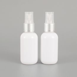 50 stks 50 ml lege witte geanodiseerde spuitmond pomp plastic parfumflessen, 50cc mist spuitflessen met pomp, reisset