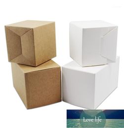 50pcs 5x5x5cm carré Kraft Paper Boîte cadeau blanc Small Carton Carteboard Cardy Craft Craft Packaging Boxes Party Wedding12912255