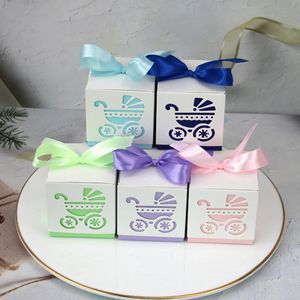 Favoris des supports 50pcs Candy Box Sweet Container Favor and Gifts Boîtes avec ruban