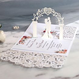 50pcs Carte d'invitations de mariage au laser Cut 3D Tri-Fold Heart Elegant Greeting Cards de mariage Party Favor Decoration