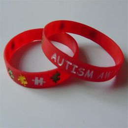50pcs Autisme de haute qualité dégivré et rempli de bracelets en caoutchouc de couleur rouge et noir pour les cadeaux Y040801188Q