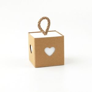 100 stks Kraft Hollow Paper Candy Box Gift Wrap Verjaardag Douche Bruiloft Chocoladedozen 4 Stijl
