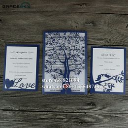 50 stks Gratis Verzending Laser Cut Happy Tree Design Gevouwen Stijl RSVP Sla de Huwelijk uitnodigingskaarten op met binnenste kaarten