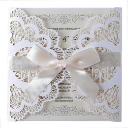 Laser gesneden bruiloft uitnodigingen kaarten met lint strik 3 kleuren kant bloemen ontwerp lege kaart voor huwelijk verloving verjaardagsfeestje