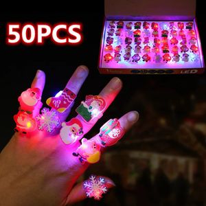 50PCS LED Licht Kerst Halloween Ring Gloeiende Pompoen Ghost Ringen Party Decoratie voor Thuis Kerstman Sneeuwpop Kids Gift 231227