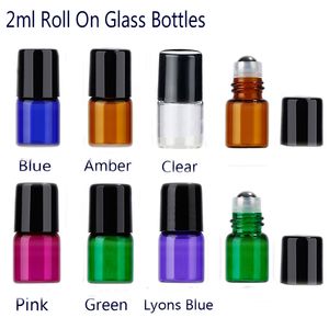50 stks / partij 2 ml glazen rol op flessen Amber blauw helder roze groen met roestvrijstalen bal zwarte dop voor essentiële olie