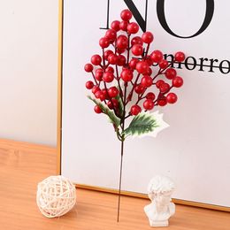 50pcs / lot Artificielle Rouge Berry Fleurs Bouquet Faux Plante pour La Maison Vase Décor Arbre De Noël Ornements Nouvel An Fête Props Décoration De Noël 2247