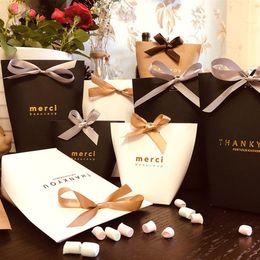 50 stks lot Zwart Wit Bronzing Franse Merci Papier Snoep Zak Dank U Gift Candy Box Pakket Bruiloft Verjaardagsfeestje Fa322V