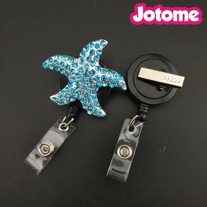 50pcs / lot Tone Silver Key Rings Blue Rhinaistone Starfish Animal Forme rétractable ID Nom Badge Reel Holder Nurse Medical Gift