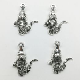 50 unids/lote de dijes de aleación de cocodrilo, colgante Retro, joyería DIY, llavero, colgante de plata antigua para pulsera, pendientes, collar, 26*20mm