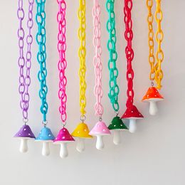 50 pcs/lot mignon coloré champignon pendentif collier pour femmes en plastique chaîne Chokers collier en gros bijoux accessoires
