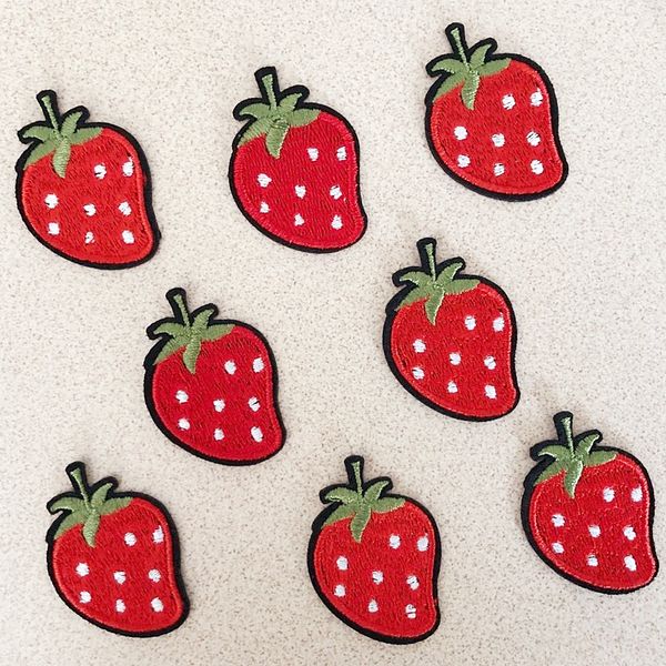 50pcs / lot Patchs de mode Stickers Fruit Fruit Strawberry Rouge DIY Tissu Tissu Appliques de fer brodé sur les vêtements Badge Broderie