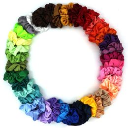 50 -stcs/lot mode dames zijden solide scrunchies elastische satijnen haarbanden meisjes haar tie haartouw haaraccessoires (willekeurige kleur)