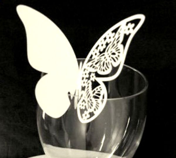 50pcs/lote Hollow Butterfly Cup Card Decoración Vino Vino Corte Corte Nombre de papel Coloca Tarjetas Favor Decoraciones de mesa de baby shower Jy0872