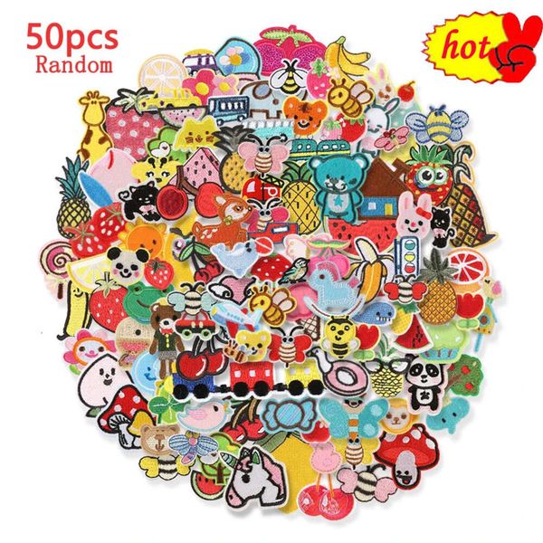 50pcs / Lot Enfants Fer sur Patchs Garçons Filles Animaux Aléatoire Brodé pour Vêtements Veste Mochila Jeans Designer Coudre Petit Mignon