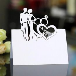 50pcs/lote Tarjeta de mesa de boda de papel mariposa Beso Hands Lugar Tarjeta de boda Decoración Favor Marrige Asiento Tarjeta Decoración de la mesa