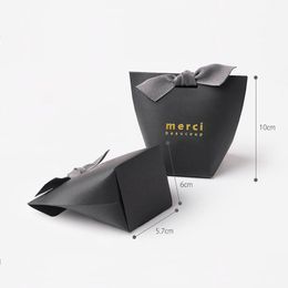 50pcs / lot haut de gamme noir blanc kraft papel "miCI" Boîte cadeau de mariage Favors sac de bonbons package d'anniversaire de fête d'anniversaire Boîtes