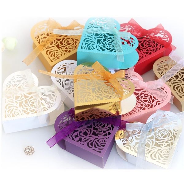 50pcs coeur d'amour découpé au laser chariot creux faveurs cadeaux fleurs bonbons dragées boîtes avec ruban bébé douche fournitures de fête de mariage 220427