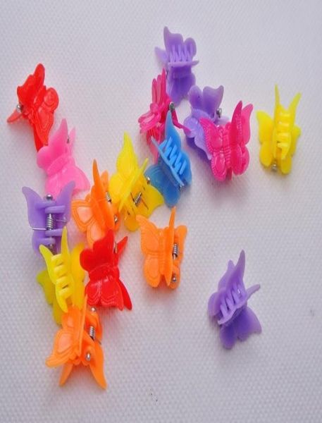50pcs Coups de papillon de couleur mixte pour enfants Plastique papillon mini clips de griffes de cheveux Clip pour enfants cadeau multicolore 18cm15cm1725170
