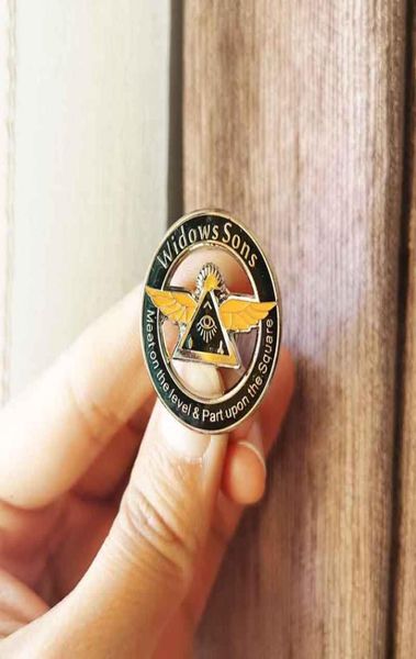 50pcs Motorcycle Club Square Widows Sons Lapel Pins Masonic Meet en la parte del nivel en Mason Metal Badge Masons24869652307067