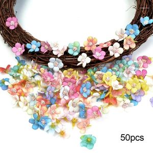 50pcs multicolore mini simulation marguerite têtes de fleurs pièces de bricolage décor à la maison de mariage décoration artificielle guirlande de fleurs1